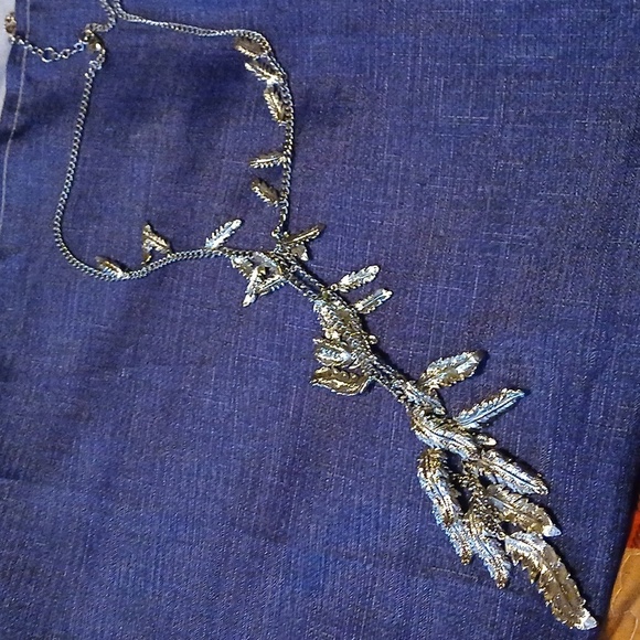 Jessica Simpson silver color 20" leaf design signed Lobster Claw - Picture 1 of 10